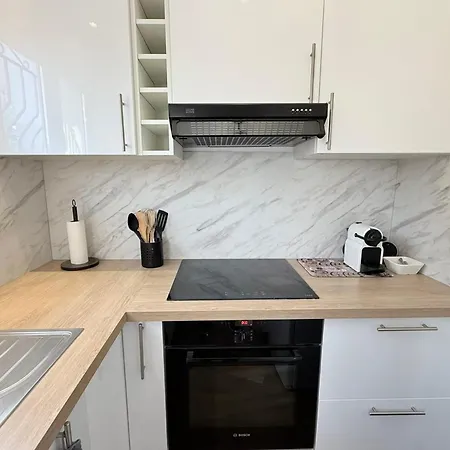 06cp - Beautiful T2 Super Equipped With Terrace Apartmán