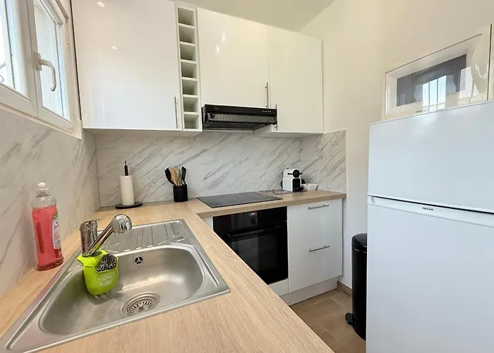 06cp - Beautiful T2 Super Equipped With Terrace *