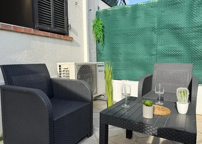 06cp - Beautiful T2 Super Equipped With Terrace *